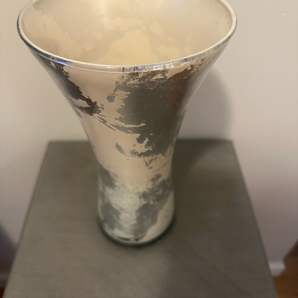 Elegant Silver and Cream Glass Vase - Picture 3 of 4